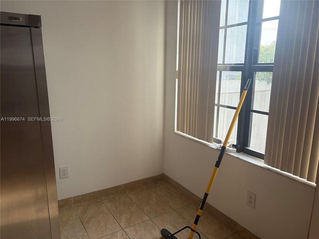 11992 NW 11th St 11992, Pembroke Pines, FL 33026