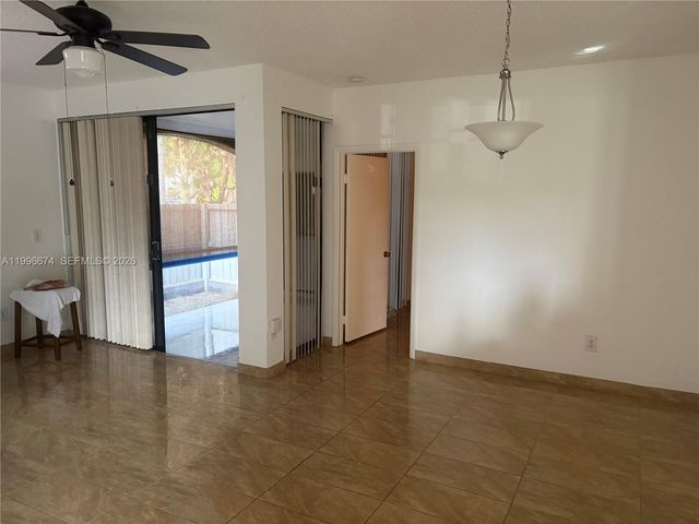 11992 NW 11th St 11992, Pembroke Pines, FL 33026