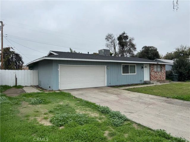 1600 W Robin Drive, Visalia, CA 93291