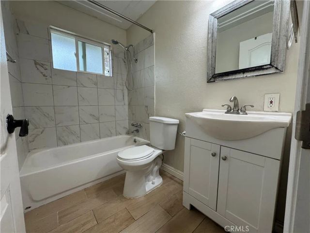 1600 W Robin Drive, Visalia, CA 93291