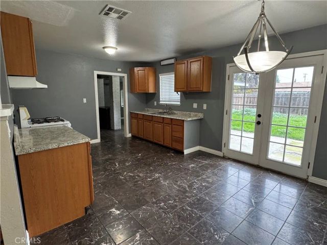 1600 W Robin Drive, Visalia, CA 93291