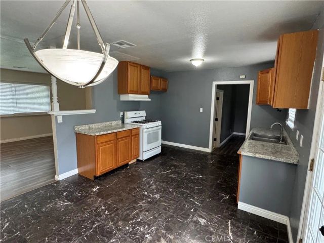 1600 W Robin Drive, Visalia, CA 93291