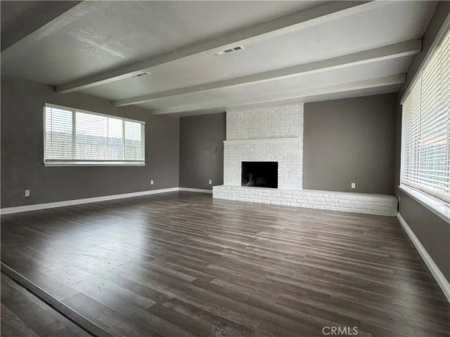 1600 W Robin Drive, Visalia, CA 93291