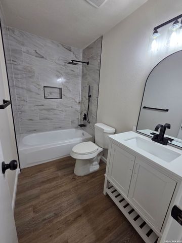 8002 CHESTNUT CAPE DR, Converse, TX 78109