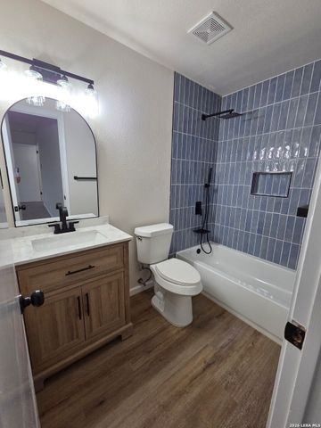 8002 CHESTNUT CAPE DR, Converse, TX 78109