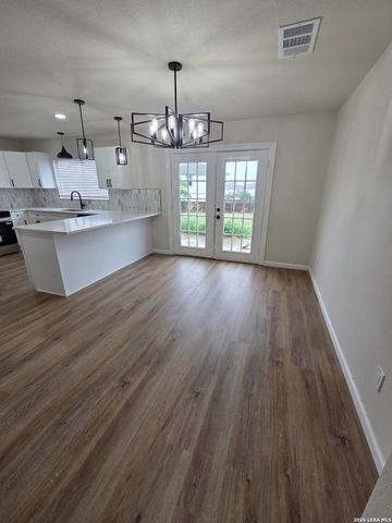 8002 CHESTNUT CAPE DR, Converse, TX 78109