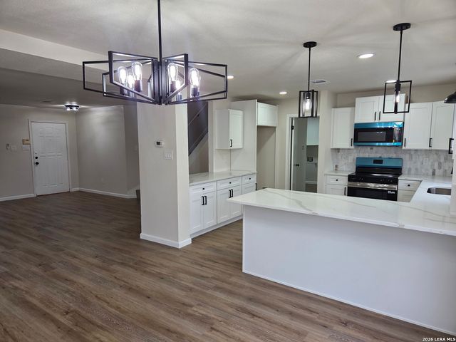 8002 CHESTNUT CAPE DR, Converse, TX 78109