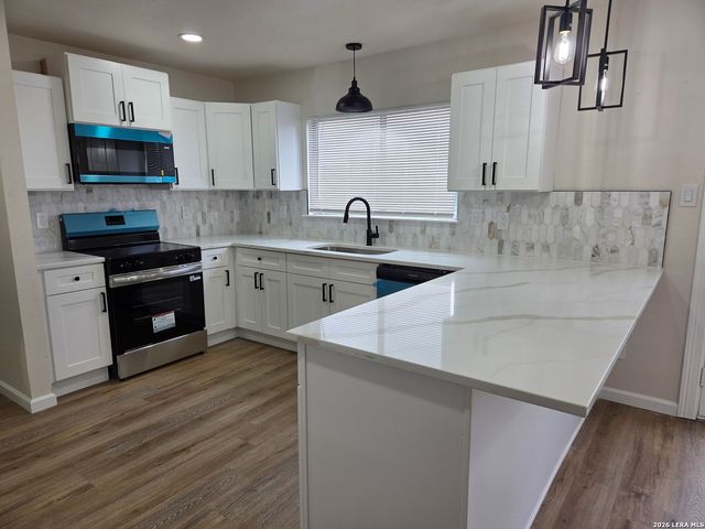 8002 CHESTNUT CAPE DR, Converse, TX 78109