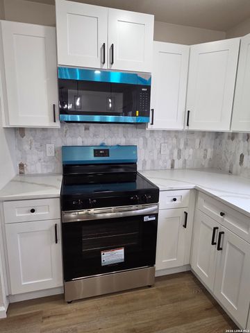 8002 CHESTNUT CAPE DR, Converse, TX 78109