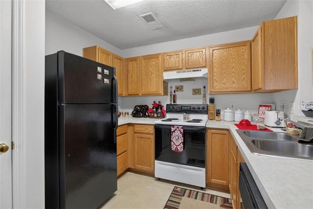 284 Cottonwood Creek Circle, Canton, GA 30114