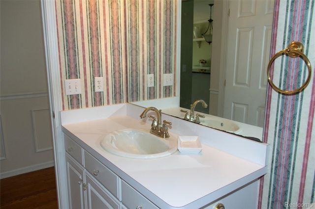 7781 Partridge Hill Drive, Hamburg Township, MI 48116