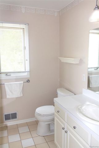 7781 Partridge Hill Drive, Hamburg Township, MI 48116