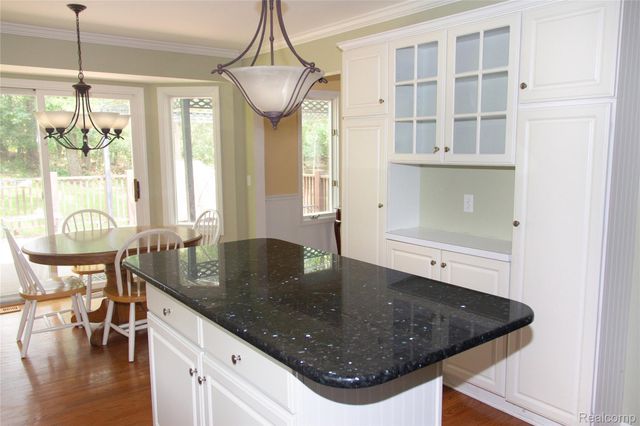 7781 Partridge Hill Drive, Hamburg Township, MI 48116