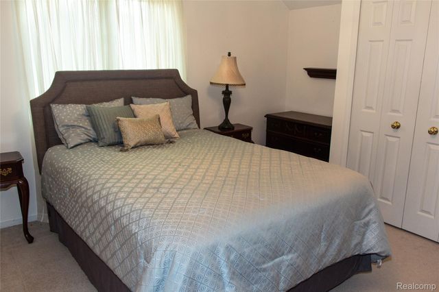 7781 Partridge Hill Drive, Hamburg Township, MI 48116