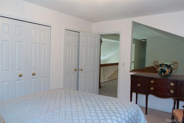 7781 Partridge Hill Drive, Hamburg Township, MI 48116