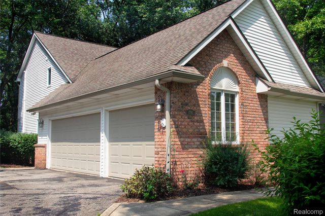7781 Partridge Hill Drive, Hamburg Township, MI 48116