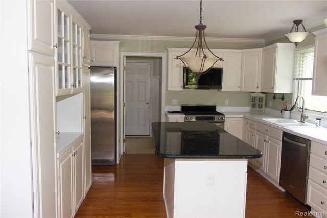 7781 Partridge Hill Drive, Hamburg Township, MI 48116