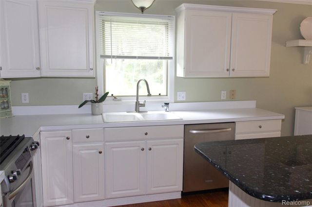 7781 Partridge Hill Drive, Hamburg Township, MI 48116