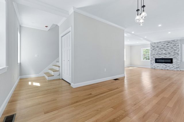 53 Louis St, Holliston, MA 01746
