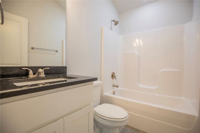 1029 Autumn Royal Lane, Lowell, AR 72745