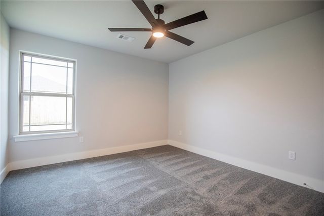 1029 Autumn Royal Lane, Lowell, AR 72745