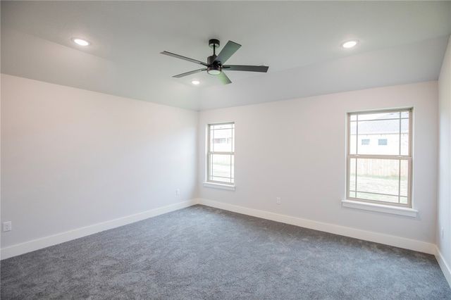 1029 Autumn Royal Lane, Lowell, AR 72745