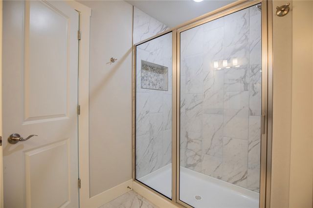 1029 Autumn Royal Lane, Lowell, AR 72745