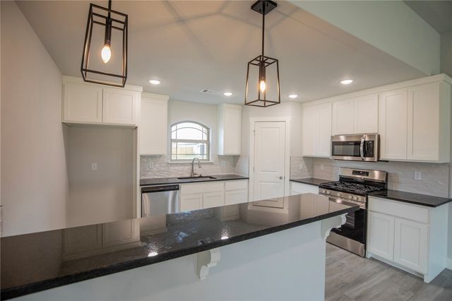 1029 Autumn Royal Lane, Lowell, AR 72745