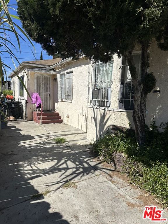 8611 Elm Street, Los Angeles, CA 90002