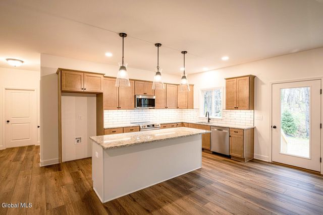 4 Farmington Court, Bethlehem, NY 12077