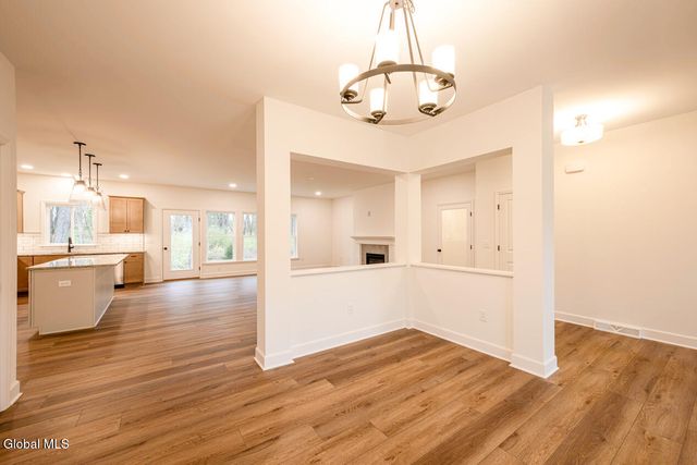 4 Farmington Court, Bethlehem, NY 12077
