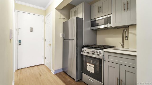 50-21 39th Place 2C, Sunnyside, NY 11104