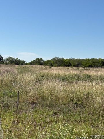 117 Paisano Trail, Beeville, TX 78102