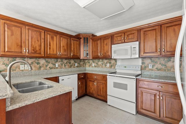 5008 Dellwood Drive, Rossville, GA 30741