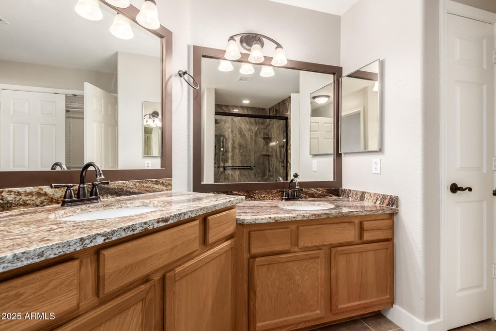 10410 N CAVE CREEK Road 2006, Phoenix, AZ 85020 — photo 3