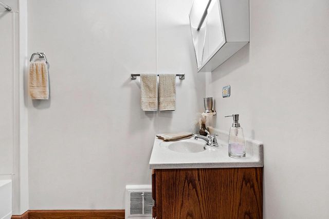 525 DUTTON AVENUE, Green Bay, WI 54304