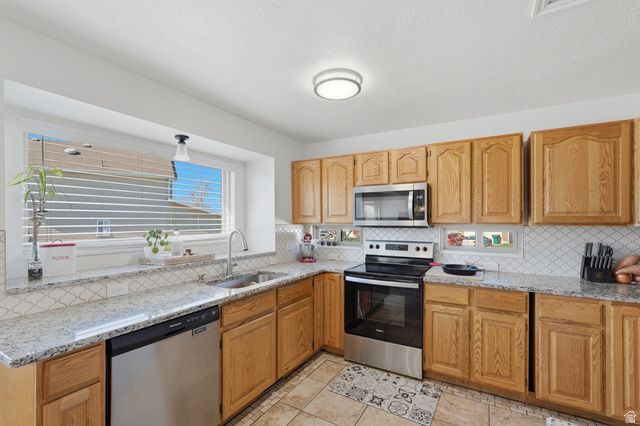 1020 E 1500 N, Layton, UT 84040