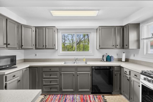 2126 Fairfield Road, Portage City, MI 49002