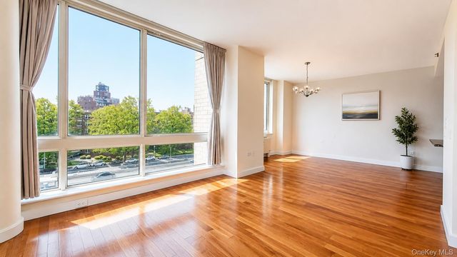 107-24 71st Road 6E, Forest Hills, NY 11375
