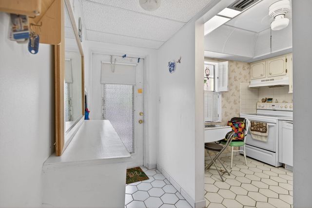 1030 Country Club Drive 407, Margate, FL 33063