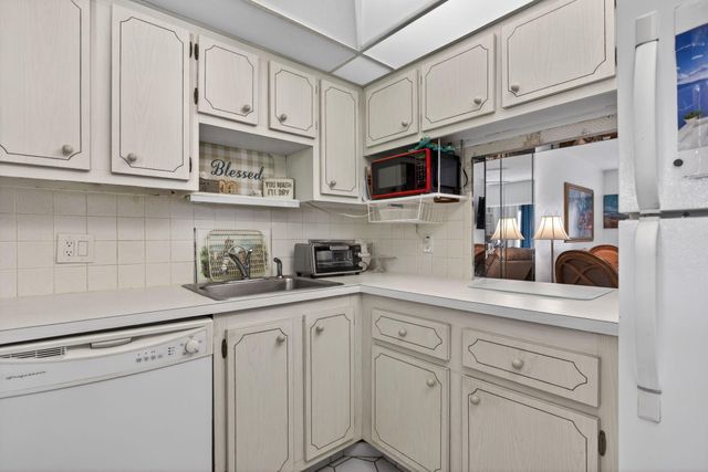 1030 Country Club Drive 407, Margate, FL 33063