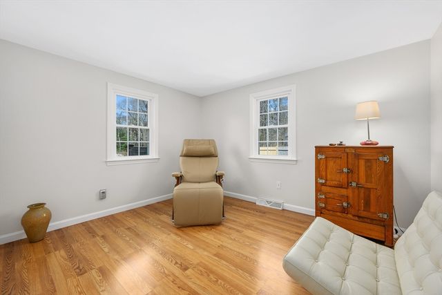 10 Park Ln, Brewster, MA 02631