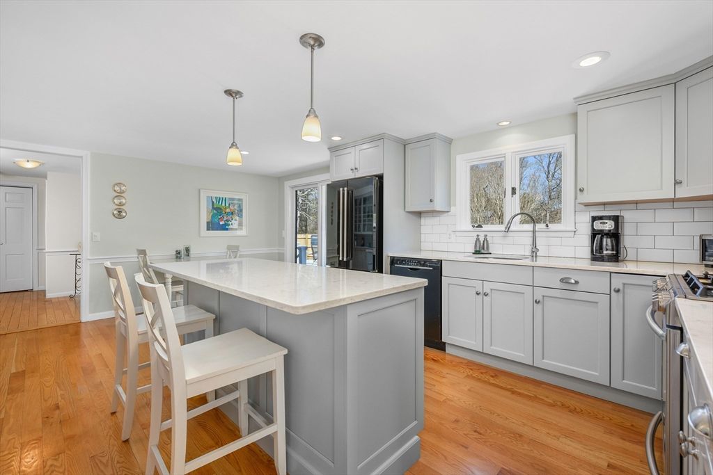 10 Park Ln, Brewster, MA 02631