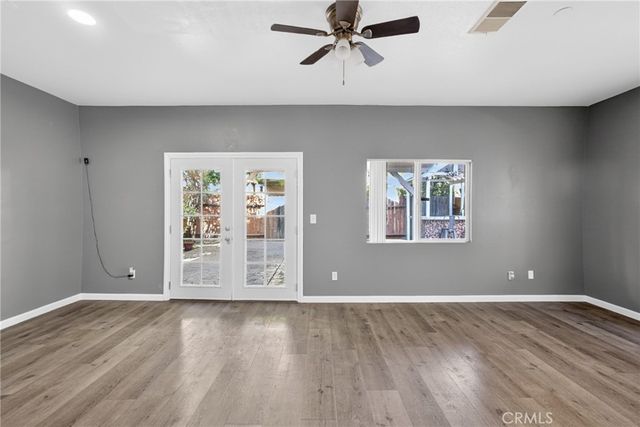 9354 Burnet 105, North Hills, CA 91343