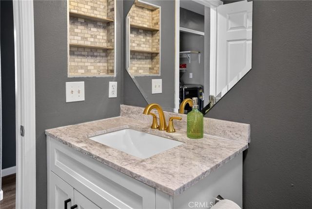 9354 Burnet 105, North Hills, CA 91343