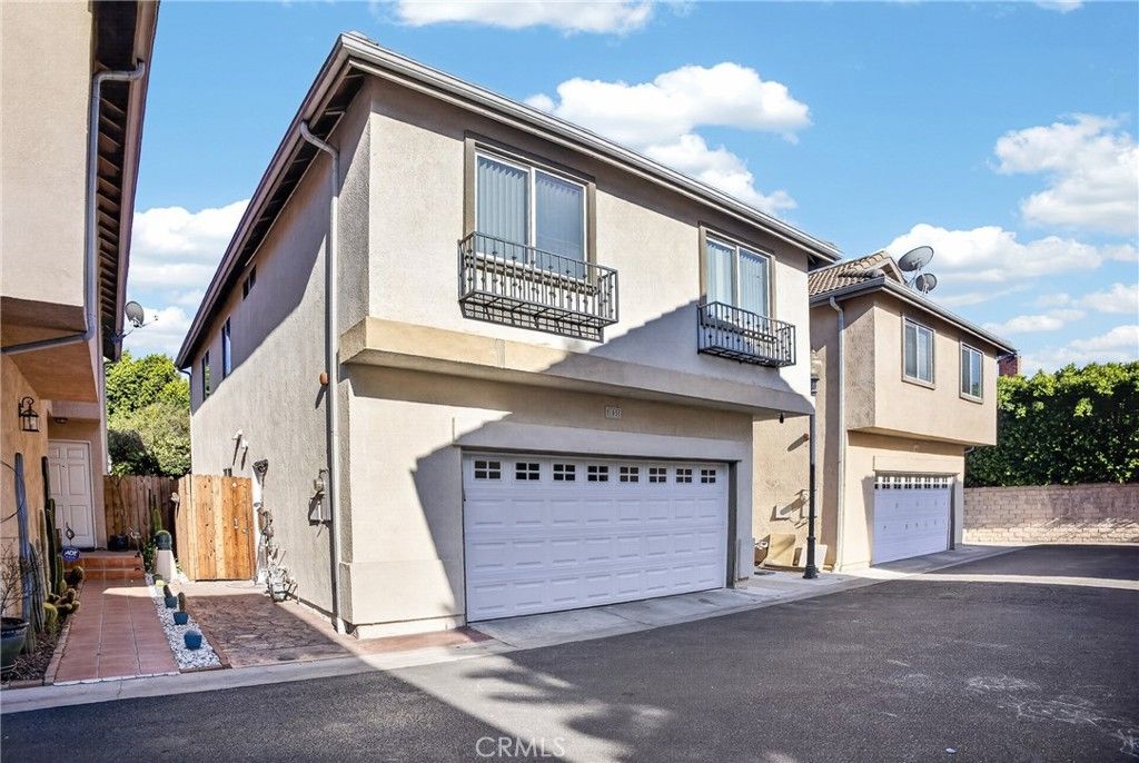 9354 Burnet 105, North Hills, CA 91343