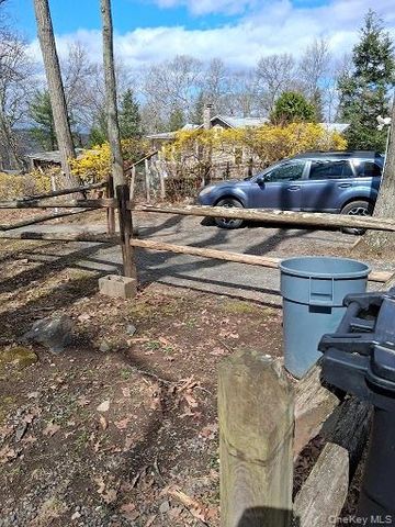 26 Oakwood Trail S, Monroe, NY 10950