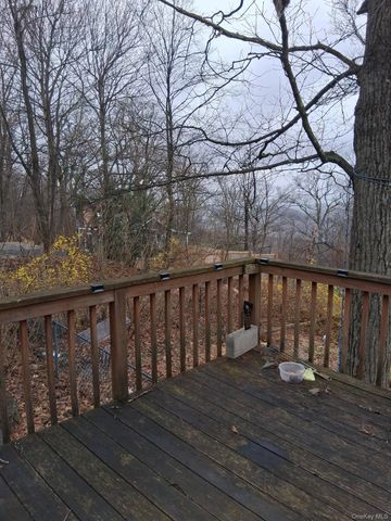 26 Oakwood Trail S, Monroe, NY 10950
