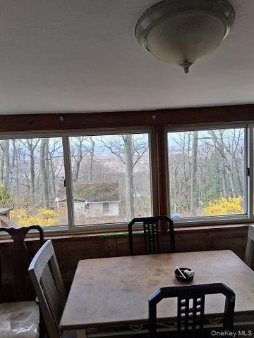 26 Oakwood Trail S, Monroe, NY 10950