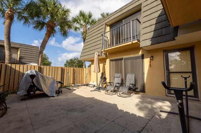 2604 26th Way, West Palm Beach, FL 33407